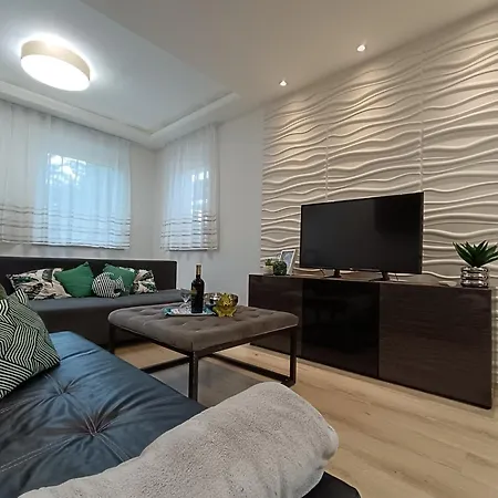 Nyaraló B4 Garden *** *